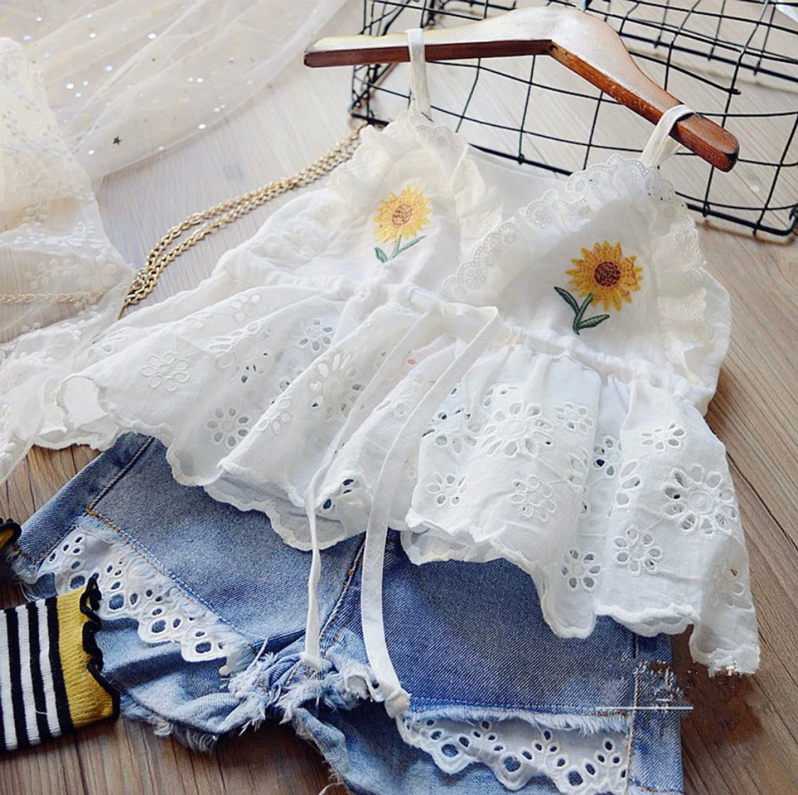 White sunflower outfit